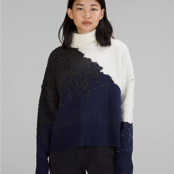 NWT Lululemon Ombré Knit Textured Grey Blue Black Boxy Turtleneck Size 8 - Picture 1 of 7